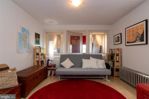 829 Catharine St, Philadelphia PA 19147-2716 exterior