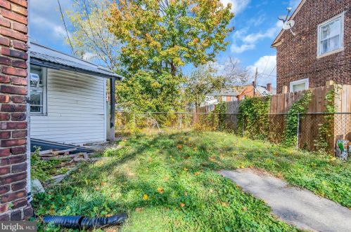 1003 Ironside Rd, Camden NJ 08104-2844 exterior