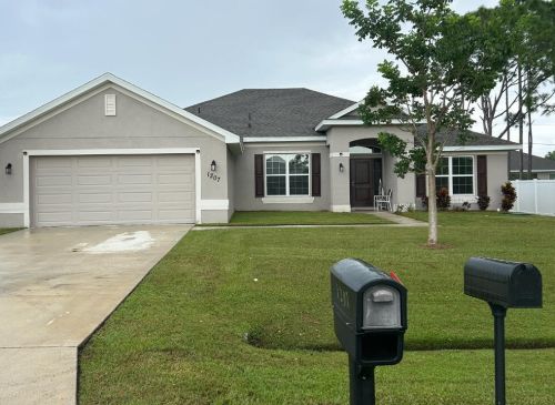 1207 Byron St, Fort Pierce FL  34983-2507 exterior