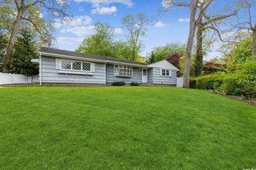 7 Maple Rd, Huntington Station, NY 11746-3043