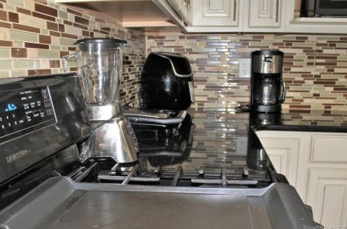 1078 Blvd, Hartford CT 06119-1714 exterior