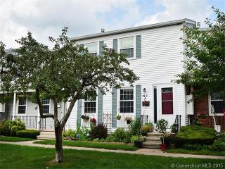 88 Ambassador Dr, Manchester CT  06042-2447 exterior