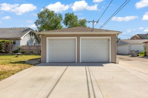 3401 9, Milwaukee WI 53215-5111 exterior