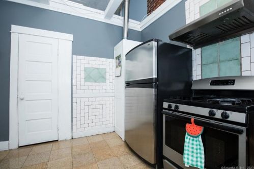 204 Broad St, Meriden CT 06450-6505 exterior