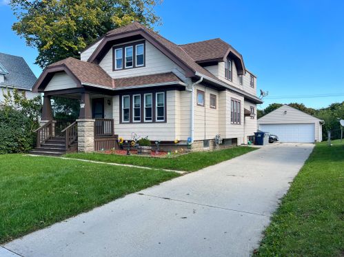 2842 60th St, Milwaukee, WI 53219-3158