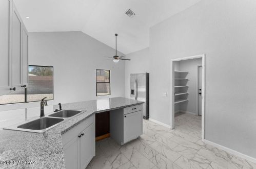 1501 Atwood Ave, Tucson AZ 85745-3520 exterior