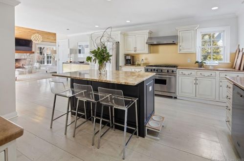 42 Danbury Ave, Westport CT  06880-6821 exterior