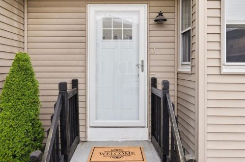 169 Courtland St, Providence, RI 02909-1449