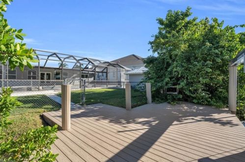 1410 Curlew Ave, Naples FL 34102-3405 exterior