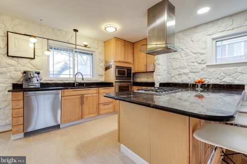 116 Gladden St, Alexandria VA 22304-2402 exterior