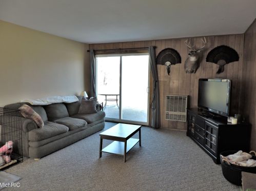 629 Division St, Big Rapids, MI 49307-1917