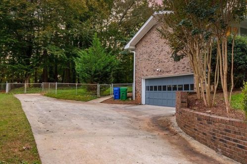 3505 Dunwoody Clb Dr, Atlanta GA 30350-5202 exterior