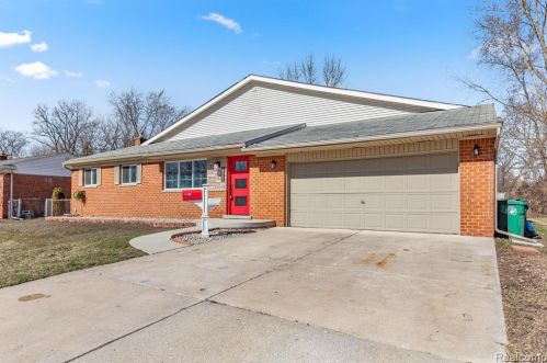 29940 Bock St, Garden City MI  48135-2305 exterior