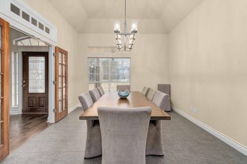 1105 Crystal Crk Dr, Austin TX 78746-4728 exterior