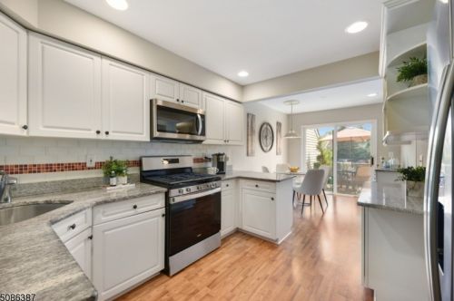 15 Lapis Cir, Town Center NJ 07052-2160 exterior