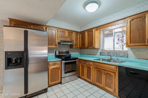 9151 Deer Trl Cir, Tucson AZ 85710-8034 exterior