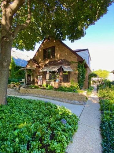 3138 50th St, Milwaukee, WI 53216-3210