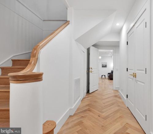 2013 Q St, Washington DC 20002-2373 exterior