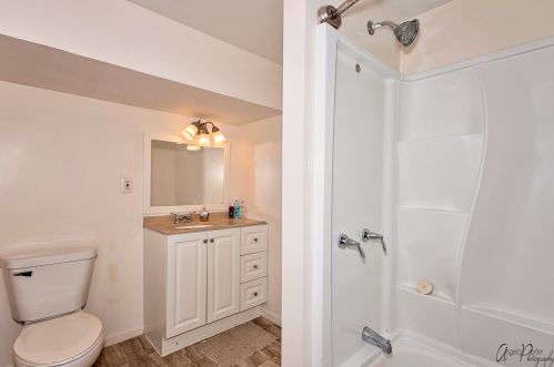 3202 Meadow Ln, Bull Valley IL 60097-8533 exterior