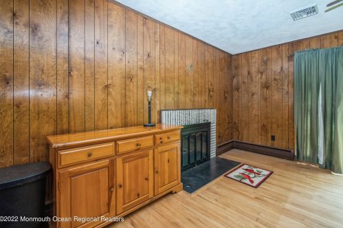 14 Roosevelt Ave, Morganville NJ 07751-9724 exterior