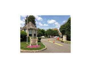 92 Gate House Ln, Edison, NJ 08820-4011