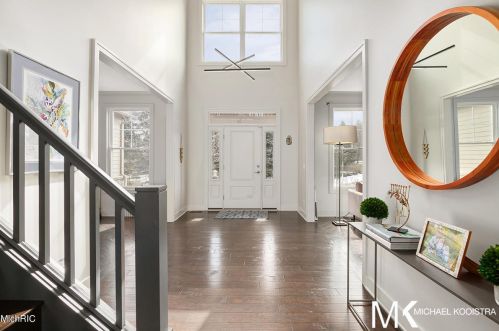 1860 Tall Pne Dr, Grand Rapids MI 49546-7923 exterior