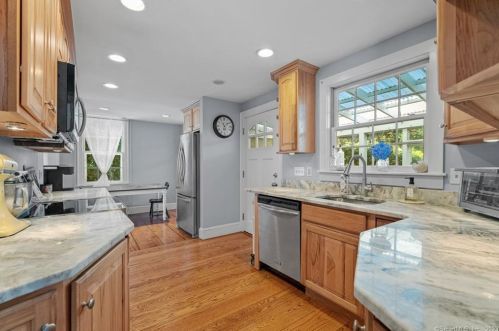 60 Elm St, Deep River CT 06417-1687 exterior