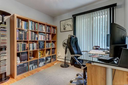 71 Euclid St, Valley Stream NY 11580-4148 exterior