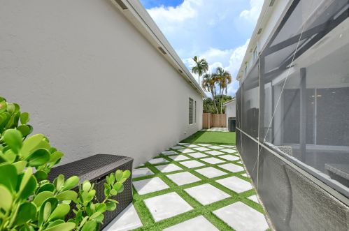 6650 24th Ter, Boca Raton FL  33496-3636 exterior