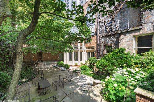 1442 Astor St, Chicago IL  60610-1615 exterior