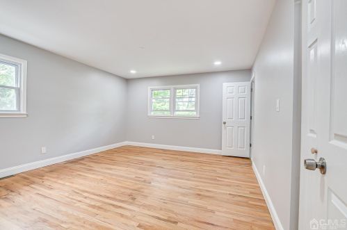 53 Fairmount Ave, Edison NJ  08820-2032 exterior