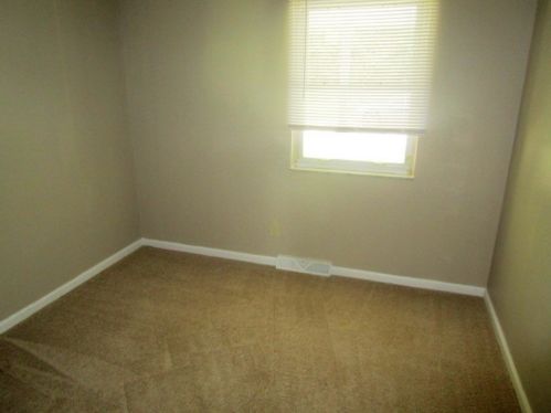 47 Pne Vly Dr, Pittsburgh PA 15239-2841 exterior