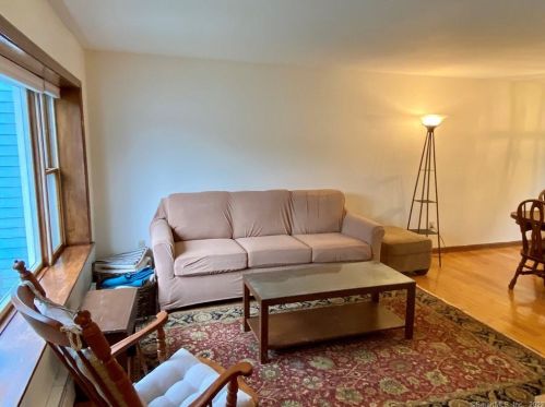 22 Bridle Path Ln, Manchester CT 06042-8303 exterior