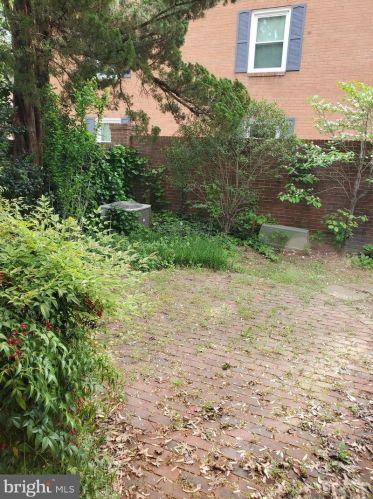 3742 12th St, Arlington VA  22204-4202 exterior