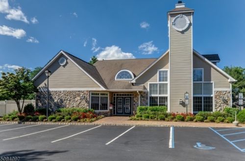 40 Winged Foot Dr, Livingston NJ 07039-8218 exterior