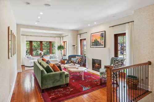 2955 Sunnyside Ave, Chicago IL 60630-3923 exterior