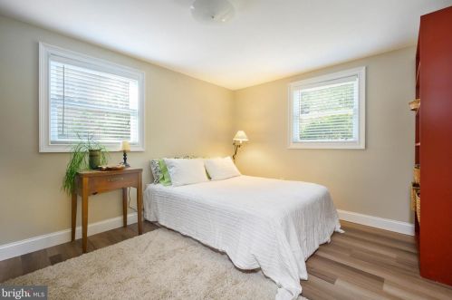 1803 Cool Spg Dr, Alexandria VA 22308-1630 exterior