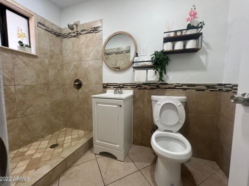 108 27 Dr, Phoenix AZ 85045-4201 exterior