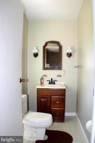 1037 Bollinger Rd, Littlestown PA 17340-9602 exterior