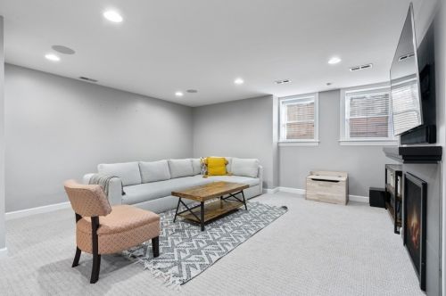 1626 Hermitage Ave, Chicago IL 60622-1402 exterior