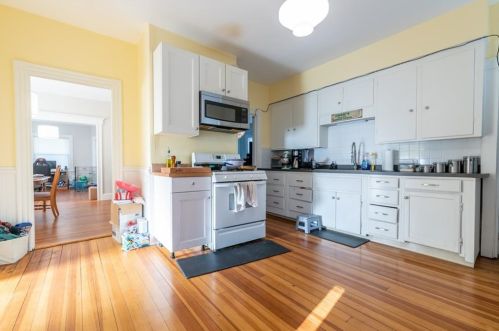 202 Ontario St, Providence RI 02907-1713 exterior