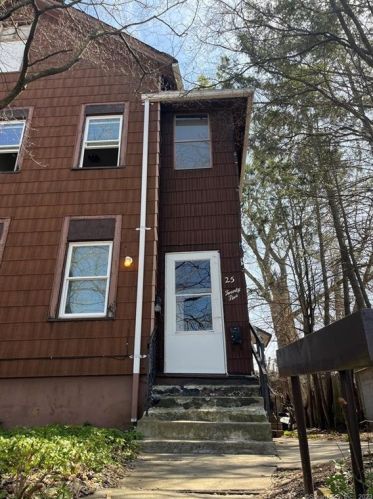 25 Harvard St, New Britain, CT 06051-2318