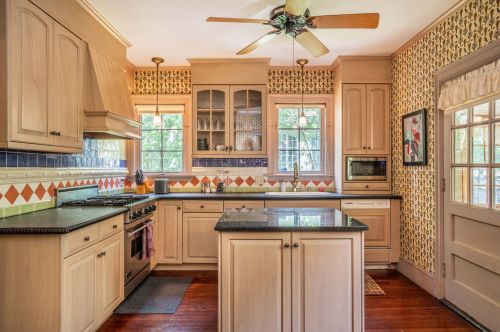 160 Oxford St, Hartford CT 06105-2514 exterior