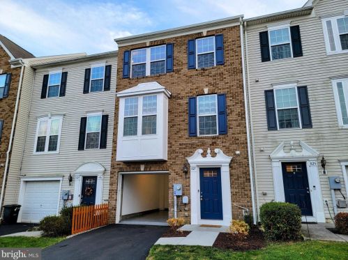 827 Blossom Dr, Hanover PA  17331-2074 exterior