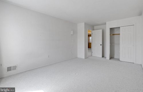 36 Danielle Ct, Trenton NJ 08648-1452 exterior