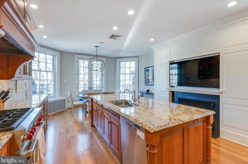 2101 Delancey St, Philadelphia PA 19103-6408 exterior