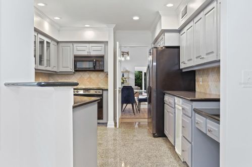 1202 Floresilla De Avila, Tampa FL 33613-1073 exterior