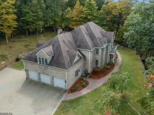 6 Douglas Dr, Sparta, NJ 07871-3041