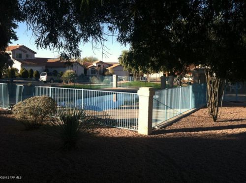 8176 Prickly Poppy Dr, Tucson AZ  85715-6818 exterior