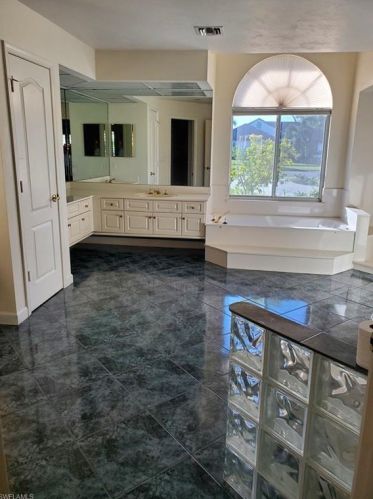 2505 Kings Lk Blvd, Naples FL 34112-5400 exterior